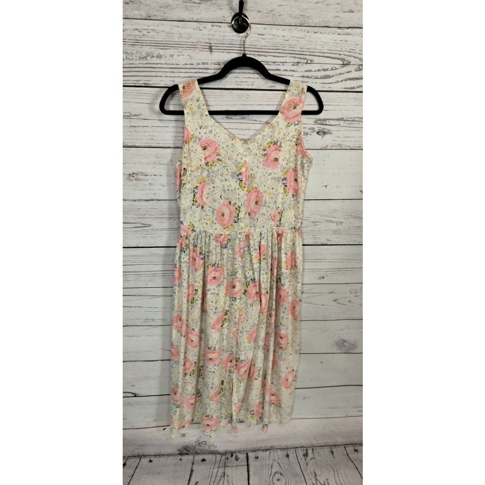 "Dancing" woman's summer dress. 